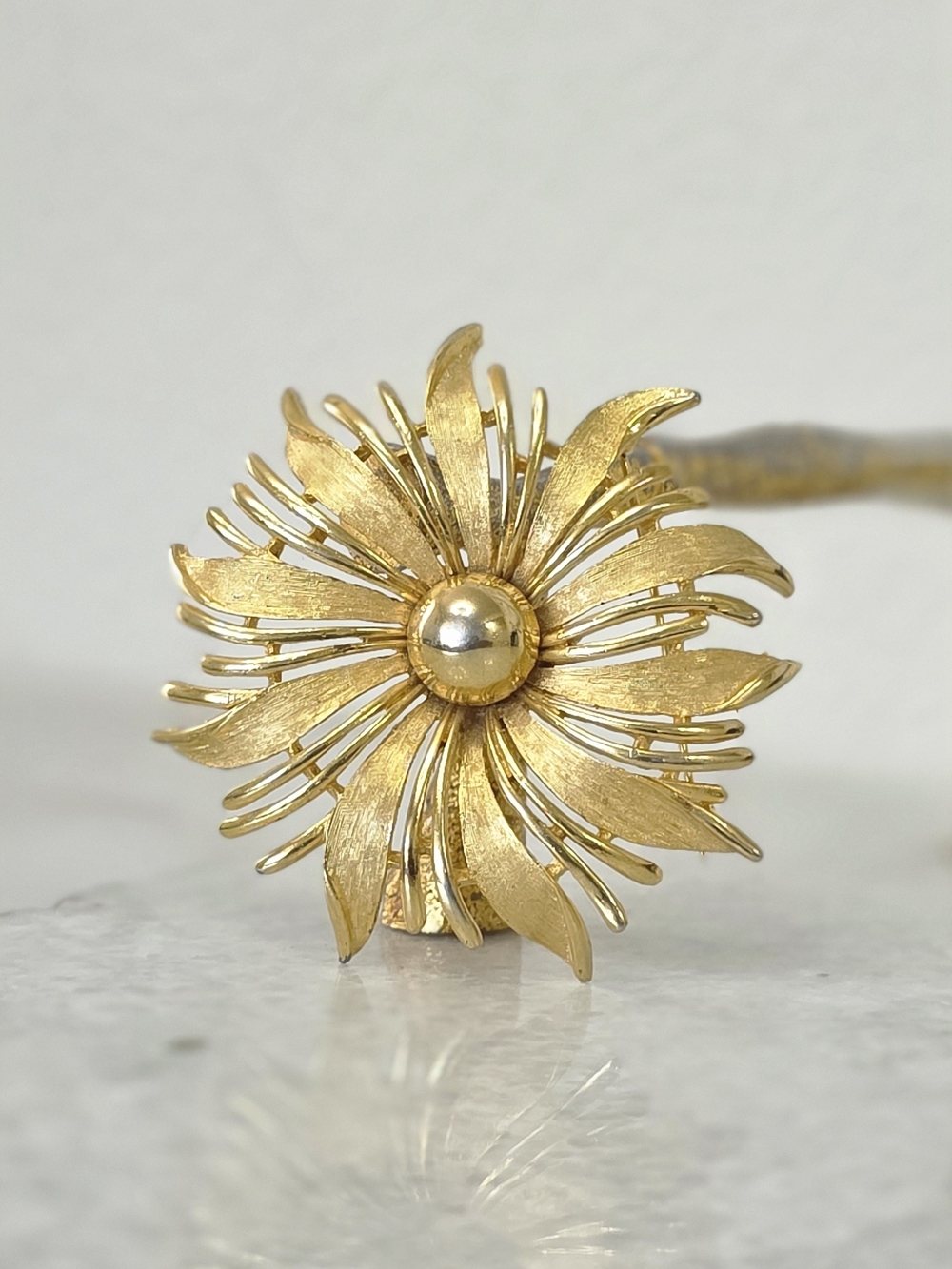 Vintage JJ Jonette Jewelry Gold Tone Sunburst Flower Brooch Pin